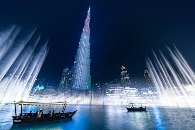 The Dubai Fountain & Fountain Lake Ride